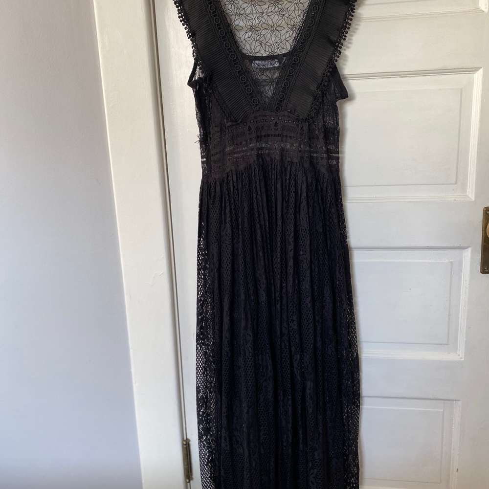 Lace Dress - Picture 2 of 3
